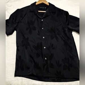 Silk floral Abercrombie & Fitch casual button down. Excellent material.